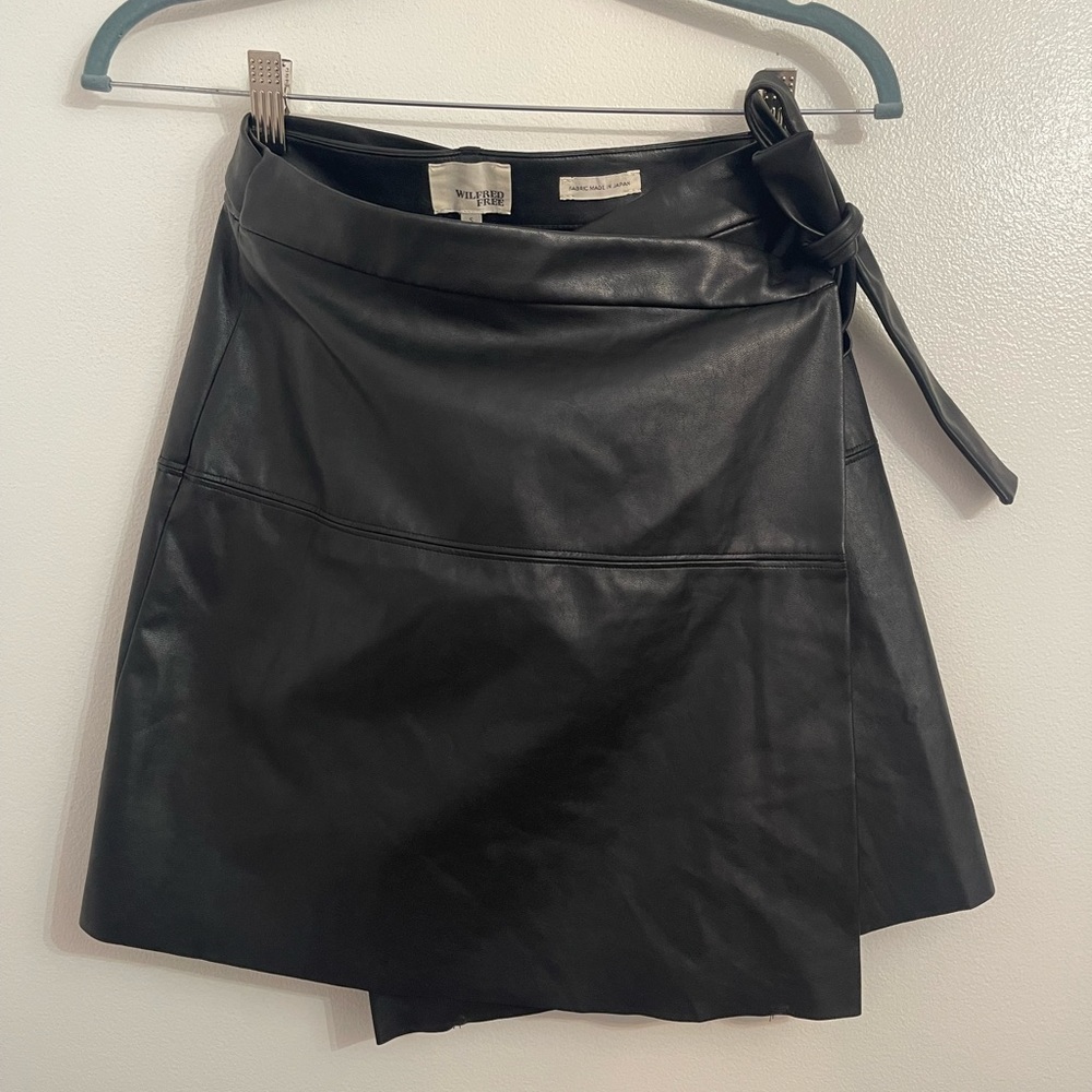 Wilfred Free Black Faux Leather Wrap Skirt Size Small